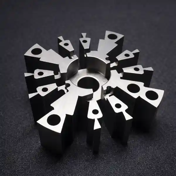 Mécanique de précision carré 2